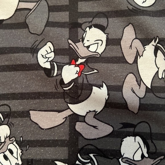 LuLaRoe Woman’s Disney Donald Duck Black Gray White 3/4 Sleeve Top Large Cute - Picture 4 of 10